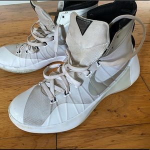 Nike 2015 Hyperdunk men’s size 9